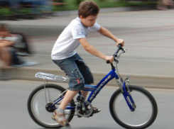 На юге Волгограда водитель ВАЗ-2106 сбил 11-летнего велосипедиста