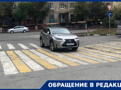 Паркуюсь как хочу: волгоградку возмутил припаркованный посреди дороги Lexus с блатными номерами