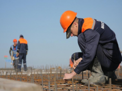 27-летний рабочий упал с 3-го этажа строящегося ТЦ «Космос» в Волгограде