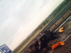 В Волгограде на «танцующем» мосту в Opel сгорел водитель