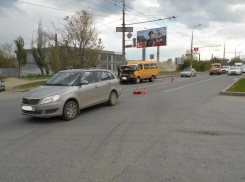 Водитель маршрутки из Волгограда протаранил Skoda: пострадала пенсионерка