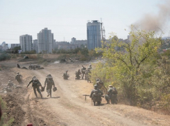 На Мамаевом кургане волгоградцы увидели фестиваль «Они сражались за Родину!» и 80-метровый триколор