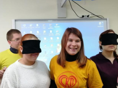 Жестовая песня и мир на ощупь: молодым волгоградцам рассказали о «помогающих» профессиях