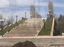 Легендарная надпись про Родину пропала с лестницы Мамаева кургана 