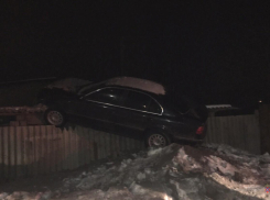 «Перелетевший» через забор водитель BMW угрожал полицейским пистолетом Макарова