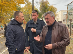 Совещание провели после повреждения МКД при падении осколков беспилотников на юге Волгограда 