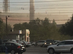 Цветной удушающий смог окутал север Волгограда 