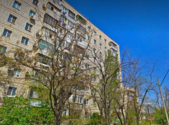 Тело подростка нашли под окнами многоэтажки под Волгоградом 