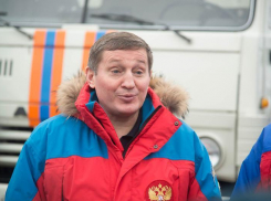 Андрей Бочаров отправился в Волжский посмотреть, как ремонтируют дороги за чужой счет