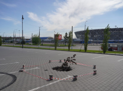 В Волгограде в парке у Мамаева кургана провалилась парковка