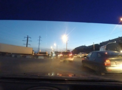 Огромная пробка образовалась из-за столкновения фуры и маршрутки на Тулака 