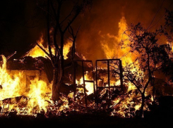 Под Волгоградом при пожаре едва не погибла 59-летняя женщина, 3 эвакуированы