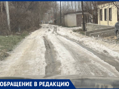 Зловонная снежная каша появилась на севере Волгограда