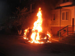 В Волгограде ночью сгорела «Лада Приора»