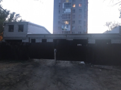 Опасения волгоградцев оправдались: строящийся гараж на самом деле сетевой магазин