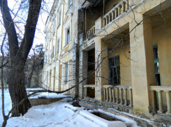 Волгоградские сталкеры сняли на видео, что таит заброшенный корпус областной больницы