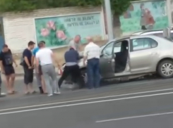  Массовое ДТП с участием четырех иномарок в Волгограде попало на видео 