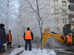 Крупную коммунальную аварию в Кировском районе обещают устранить к 10 утра 