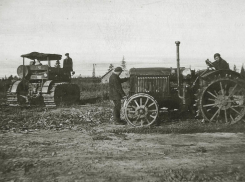 17 июня 1930 год – с конвейера Сталинградского тракторного завода сошел первый трактор