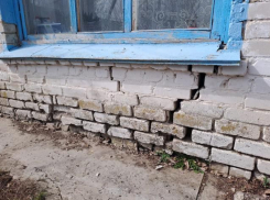 Трещины в четыре пальца в детсаду назвали нормой волгоградские чиновники