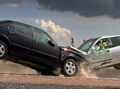 Два ВАЗа столкнулись в Урюпинске: 10-летняя девочка и пенсионерка в больнице 