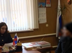 Волгоградка истязала 11-летнюю дочь из-за плохого мытья посуды: видео