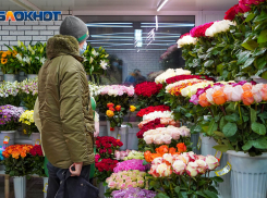 «Нормальная женщина без цветов не бухает»: волгоградцы массово отказываются от букетов на Восьмое марта 