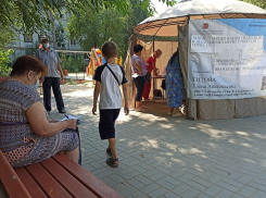 Волгоградцев начали вакцинировать от коронавируса во дворах жилых домов