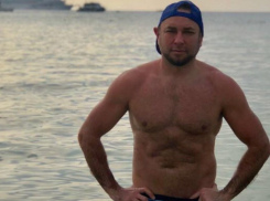 Волгоградского любителя фотографироваться в трусах могут вычеркнуть из списка кандидатов от КПРФ