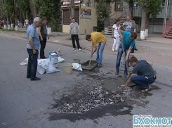 Волгоградцы уже самостоятельно ремонтируют дороги