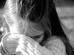 В Волжском осудят 35-летнего насильника 5-летней падчерицы