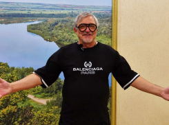 Дмитрий Дибров на плоту приплыл в Волгоградскую область 