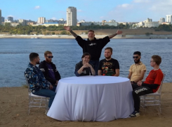 Обливались зеленкой, облизывали пауков, ели сырые мозги и сверчков: волгоградцы решились на дичь за 10 тысяч рублей в треш-шоу