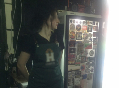 В барах Волгограда полиция устроила облаву на непривитых от COVID-19