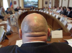 Руководители мэрии и гордумы Волгограда утвердили себе надбавку к зарплате в 260 процентов