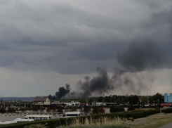 Крупный столб дыма от пожара поднялся на юге Волгограда 