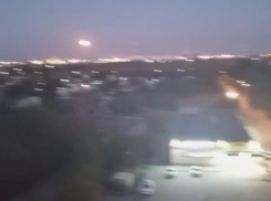 В Волгограде горит двухэтажное нежилое здание 