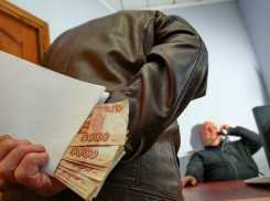 За махинации с землей под Волгоградом осуждены экс-директор рынка и замглавы района