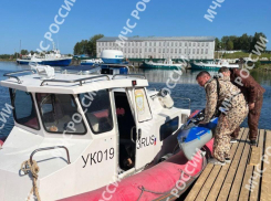 Пропавших волгоградских байдарочников продолжают искать в Белом море