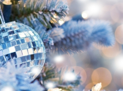 Улицы Волгограда начинают украшать к Новому году