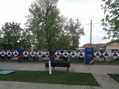 Под Волгоградом третьеклассник изуродовал плакаты героев ВОВ