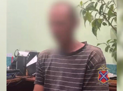 Подозреваемый в убийстве братьев электромонтер скрывался на даче под Волгоградом: видео допроса 