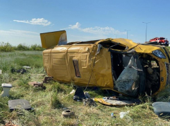 Понадобилась реанимация: данные о 13 рабочих, разбившихся в ДТП под Волгоградом