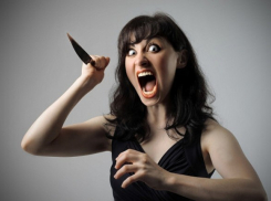 Волгоградка чуть не зарезала друга в пылу ссоры