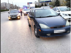 В центре Волгограда неизвестный протаранил машину общественника и скрылся