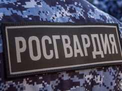 В Волгоградской области росгвардеец изнасиловал сослуживца бутылкой