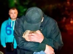 «Был напуган и сидел в подъезде»: волгоградские волонтеры рассказали, как искали 9-летнего мальчика в бурю 