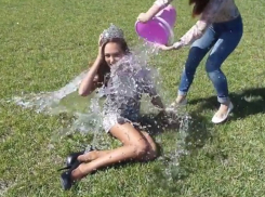 Мисс Волгоград-2013 облилась ледяной водой в акции «Айс бакет челендж»