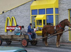 В Волгограде судебный пристав ежедневно будет проверять закрытый McDonald`s