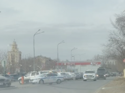 Кортеж Патрушева и Устинова из 14 машин сняли на видео в Волгограде 